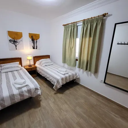Coral 4 - 1 Bed Apt With Balcony In Abrigos Apartamento Los Abrigos