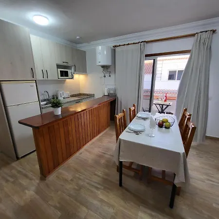 Coral 4 - 1 Bed Apt With Balcony In Abrigos *