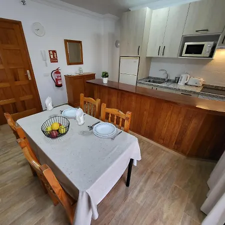 Coral 4 - 1 Bed Apt With Balcony In Abrigos *