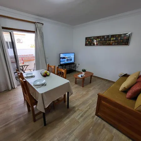 Coral 4 - 1 Bed Apt With Balcony In Abrigos